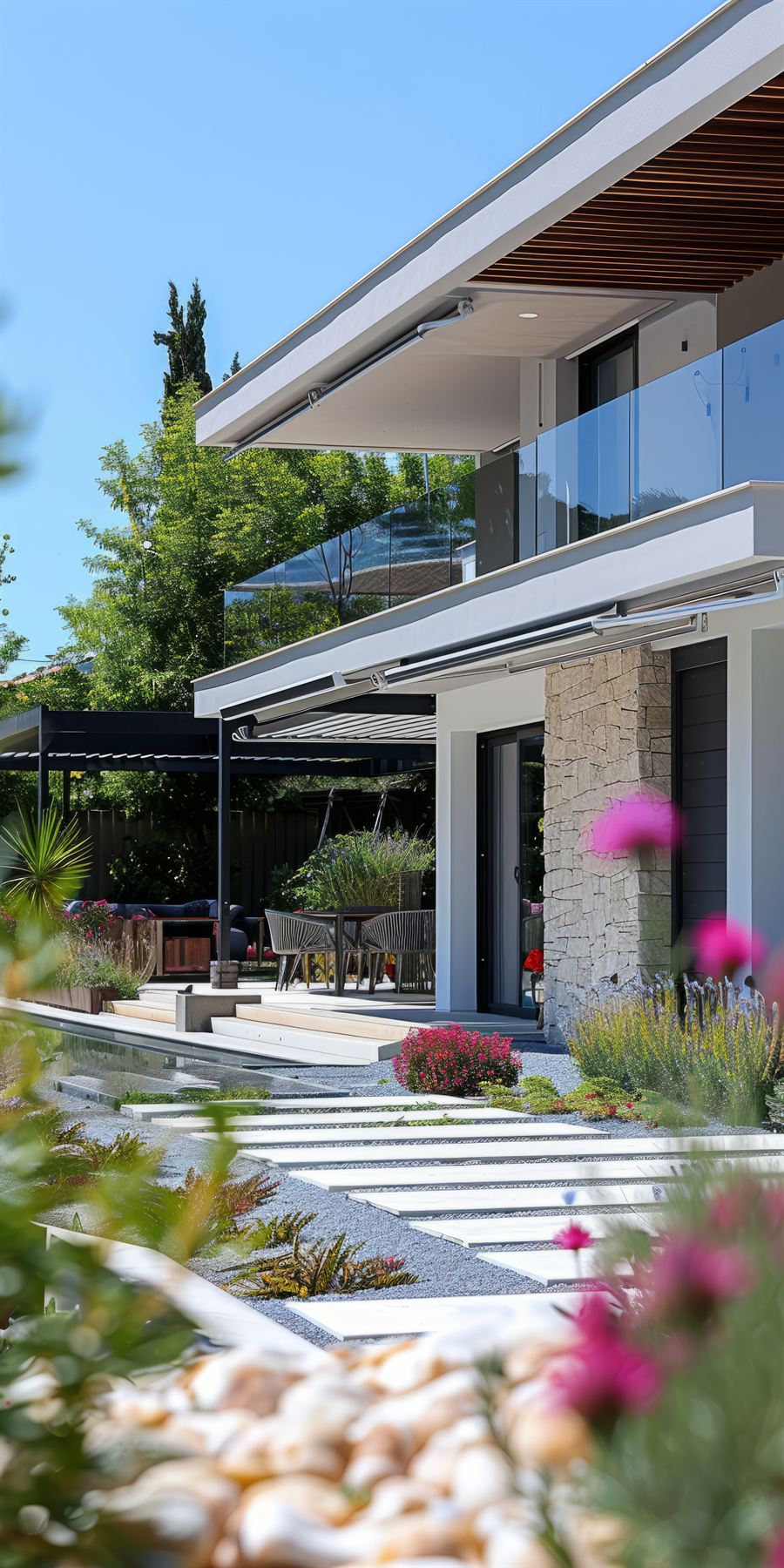 Villa moderna con giardino e pergola — MG Impresa Edile Lombardia